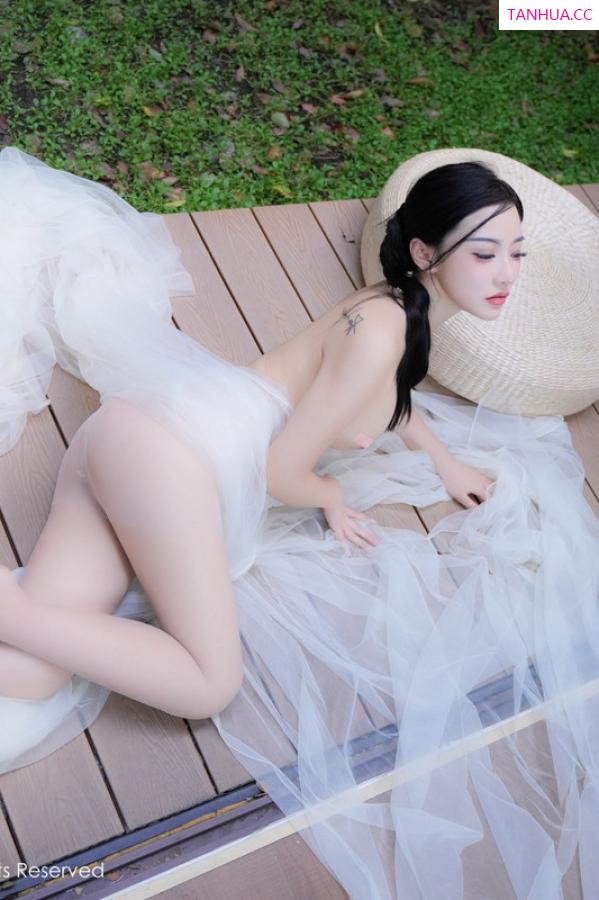   [XiuRen]高清写真图 2024.09.03 No.9105 妙可可Cheese 美腿性感第43张图片